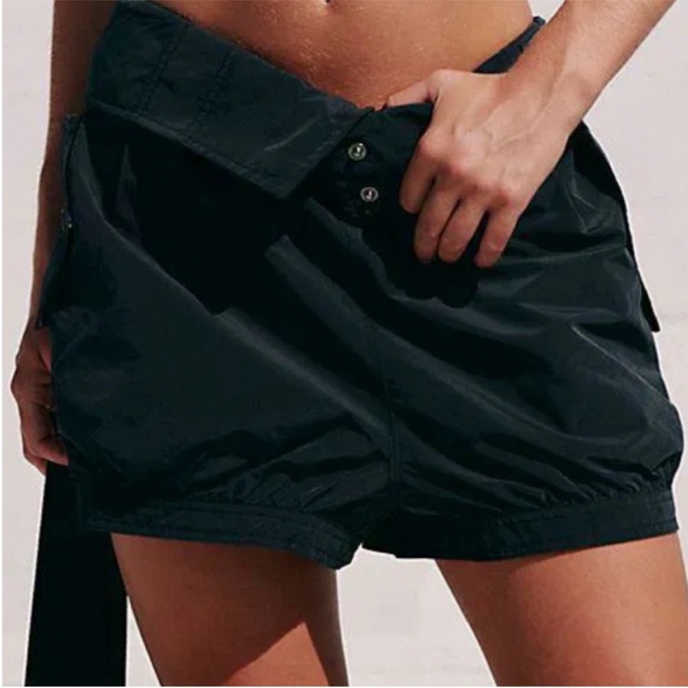FP Movement XSmall Shorts Walk Club Convertible Balloon Shorts in black pockets